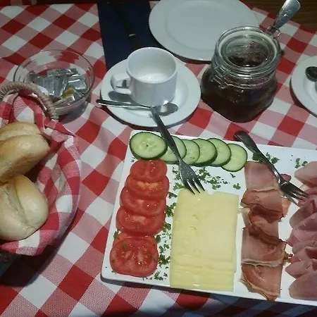 Bergwaldhuette * Neusatzeck